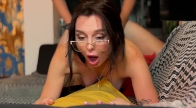 Подсмотрел за голой мачехой в душе и трахнул в розовую письку